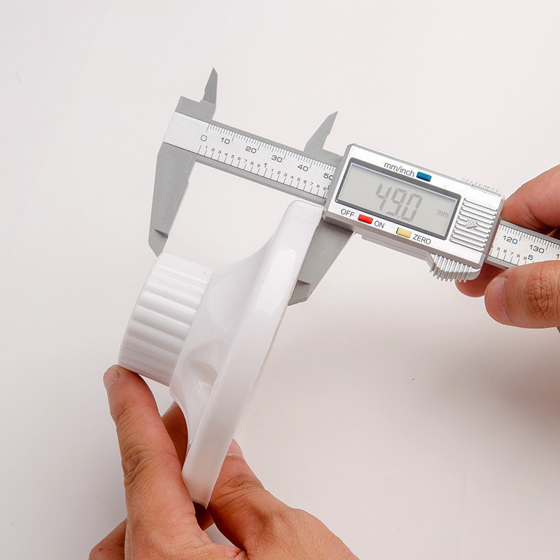 Λευκή επίπεδης βάσης λαμπτήρα οροφή τύπου Ε27 Στρογγυλοειδής λαμπτήρας με ονομαστική τάση 220V